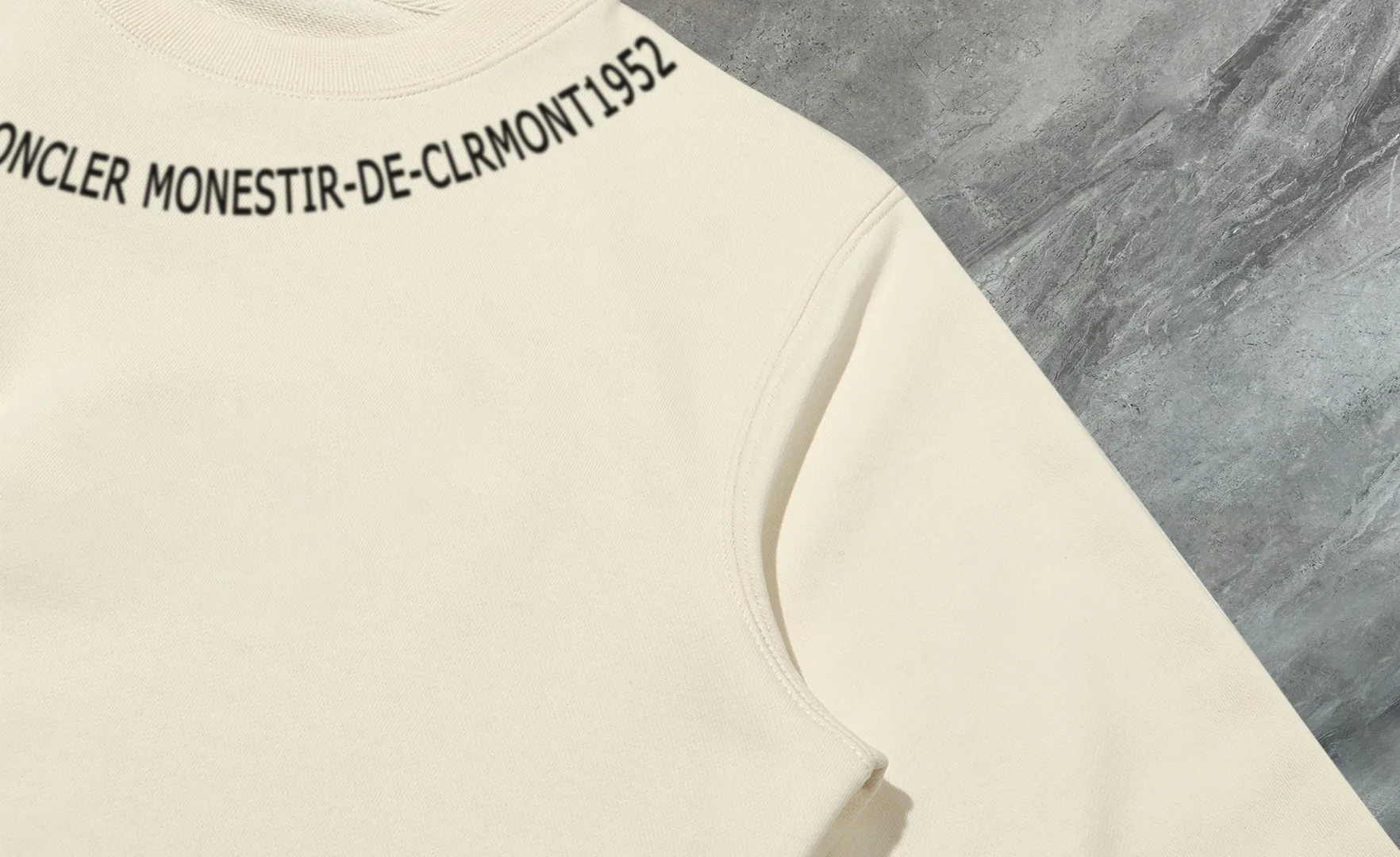 【 In Stock】 〖 𝐌𝐎𝐍𝐂𝐋𝐄𝐑~ 〗 440g ， 😎 ， ， Factory 2025 T ， ， Premium LOGO， Same Style ：Black White Size：S M L XL 2XL